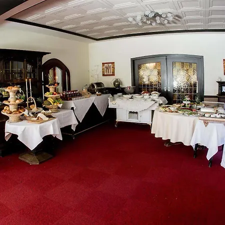 Parkhotel An Der Freilichtbuehne 호텔