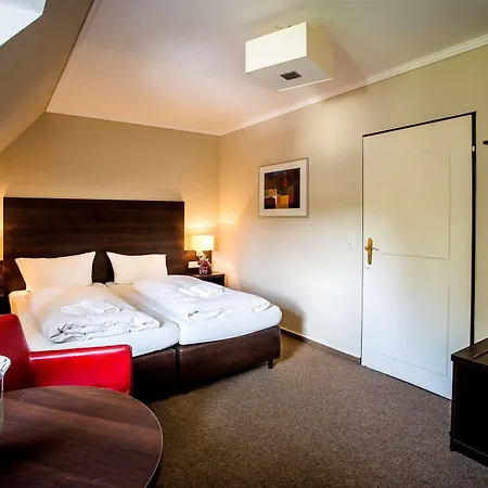Parkhotel An Der Freilichtbuehne 酒店 3*